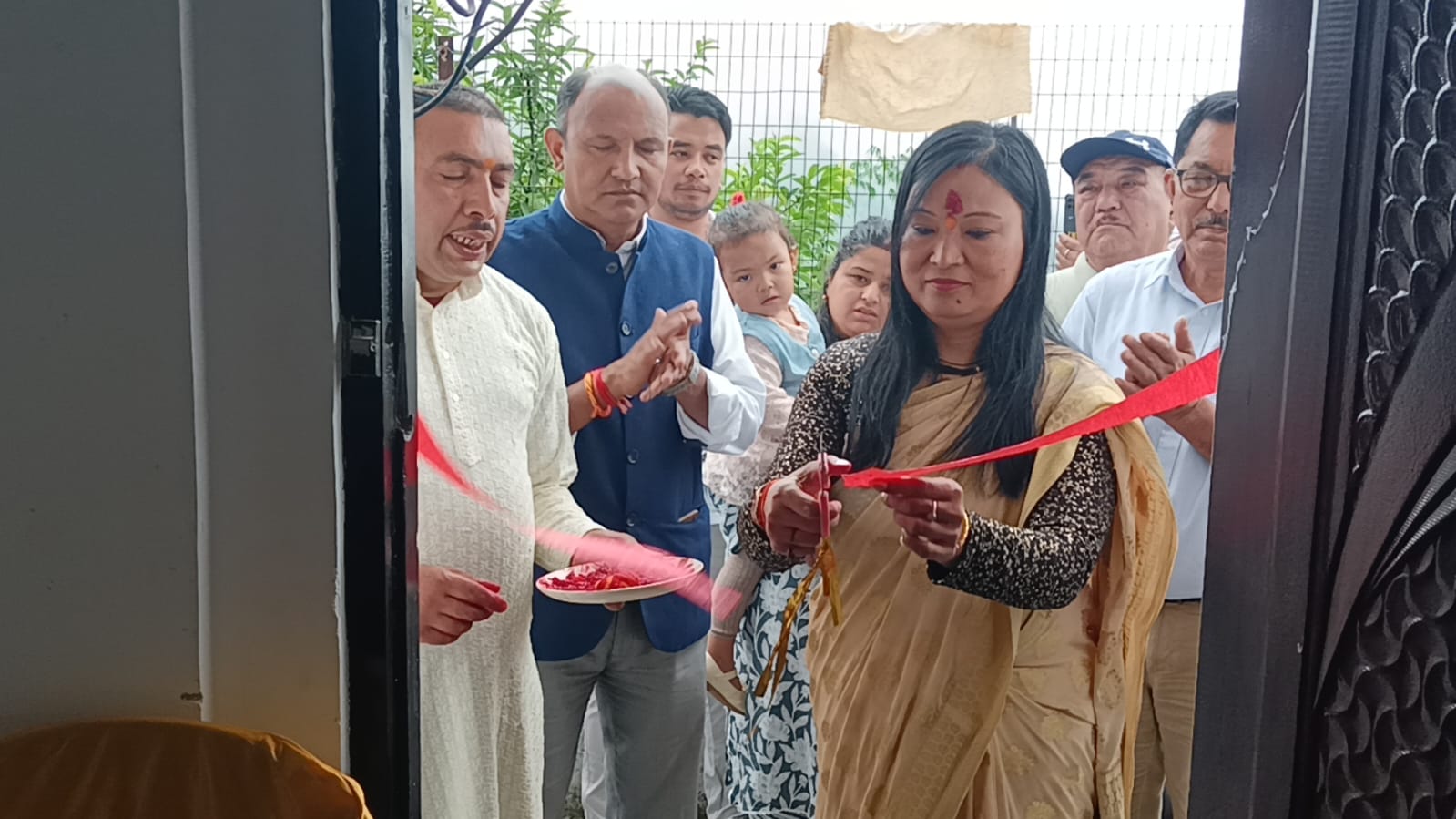 Read more about the article आन्दोलनमा डढेको पञ्चायत कार्यालयको नयाँ भवन उद्घाटन