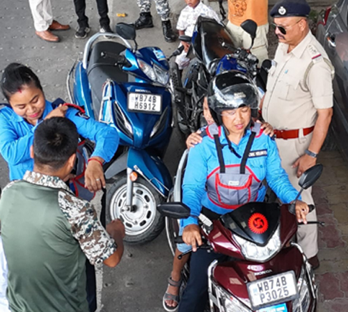 Read more about the article ट्राफिक सचेतना कार्यक्रम अन्तर्गत विद्यार्थी नानीहरुका लागि सुरक्षा बेल्टहरु प्रदान