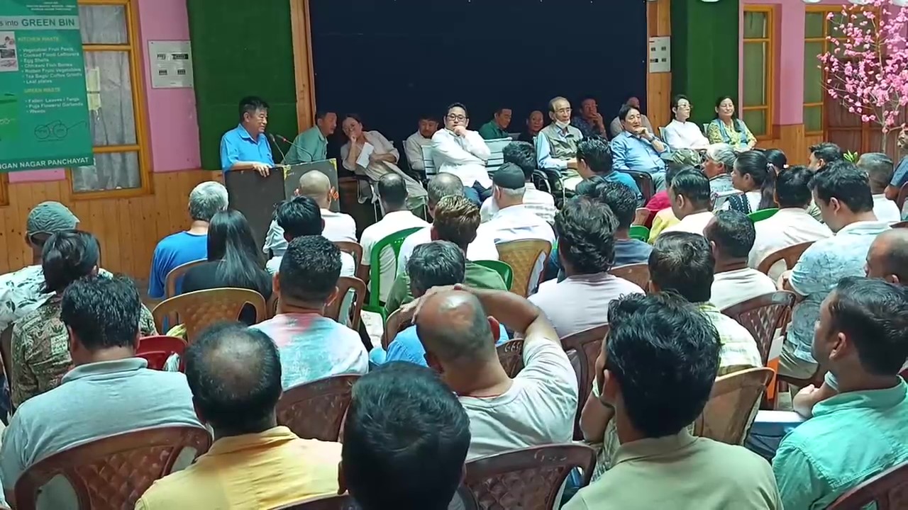 Read more about the article विधायक साम्दुप लेप्चाले भेटे क्षेत्रको जनतासङ्ग