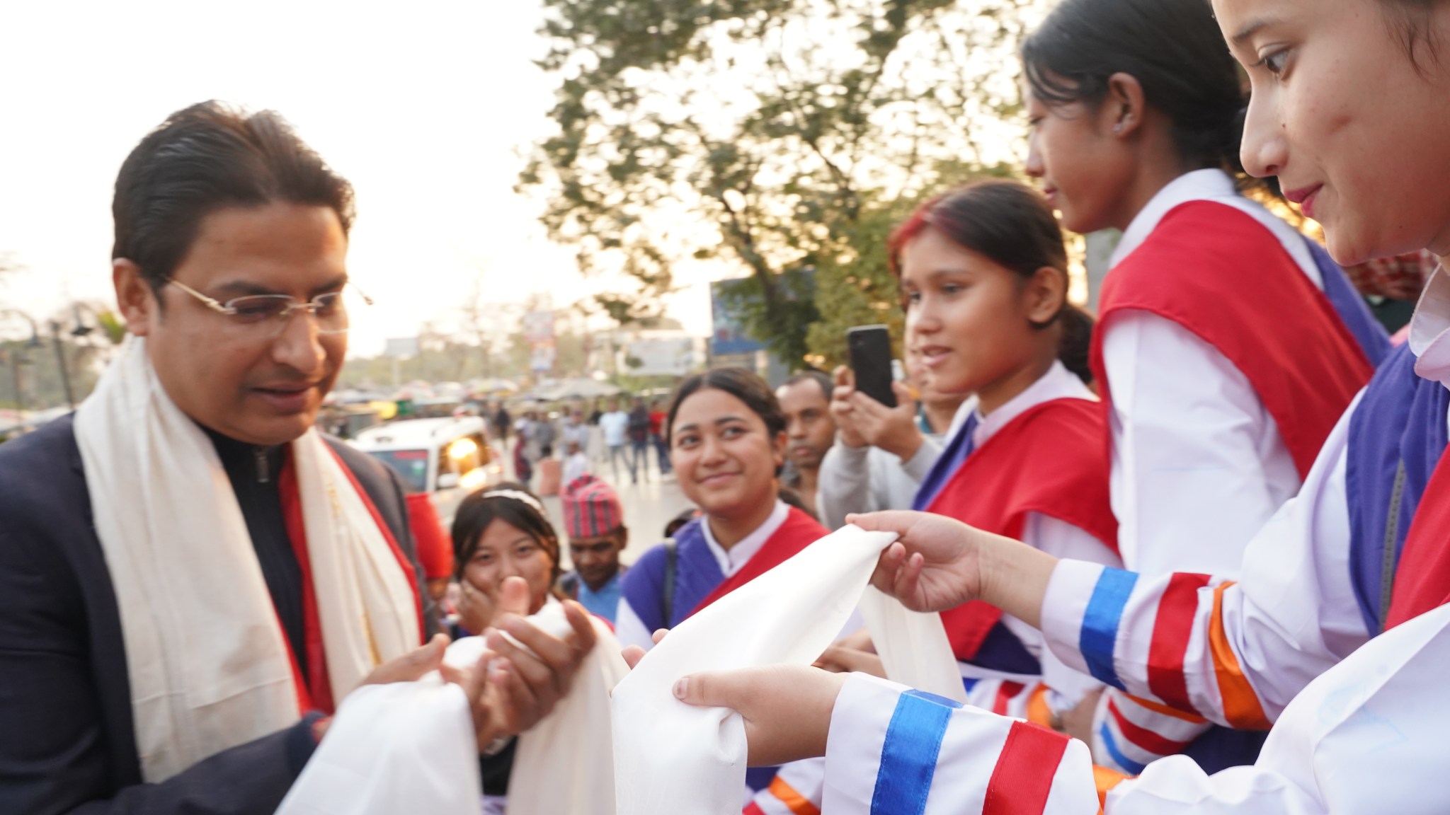 Read more about the article सांसद विष्टप्रति वर्णमाला परिवारको आभार प्रकट