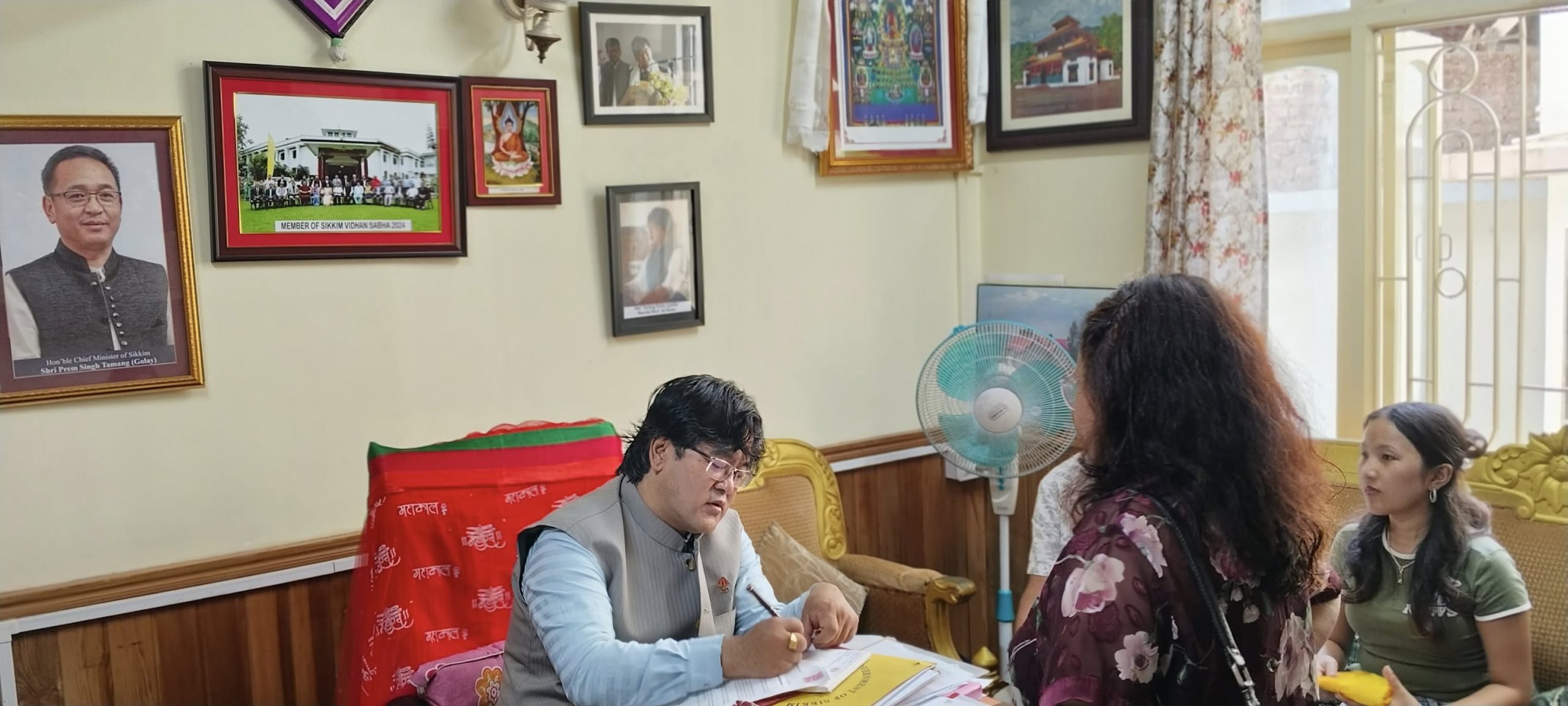 Read more about the article विधायक तेन्जिङ नोर्बु लाम्थाको अथक जनसम्पर्क