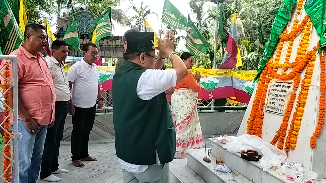 Read more about the article शहीद निमा थिङकी श्रीमती देविका थिङलाई आजीवन बृद्धभत्ता दिने अनि घर निर्माण गरिदिने