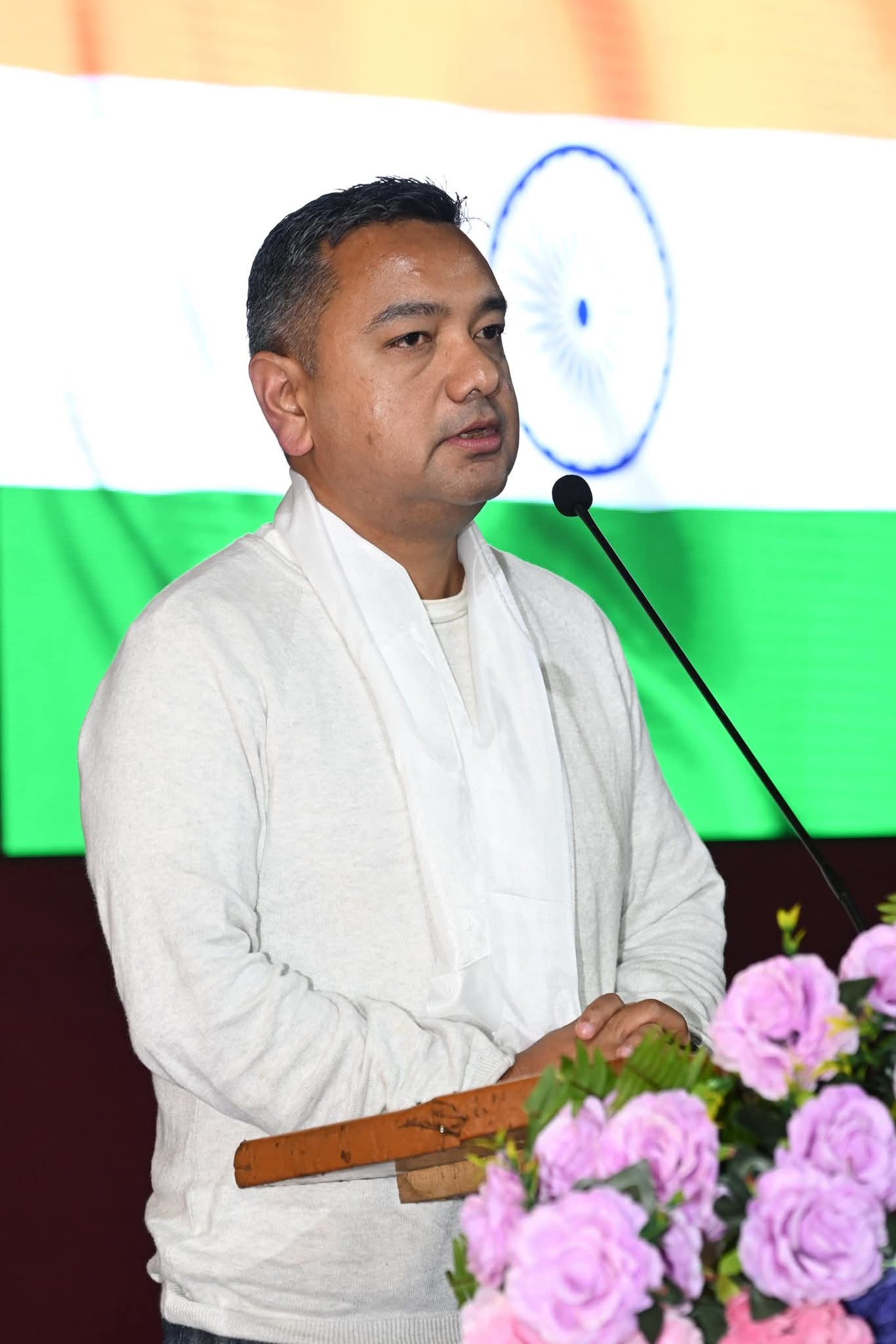 Read more about the article दार्जीलिङले महिला सशक्तिकरणमा साँच्चै नेतृत्व गरिरहेको छ : प्रा. विक्रम राई