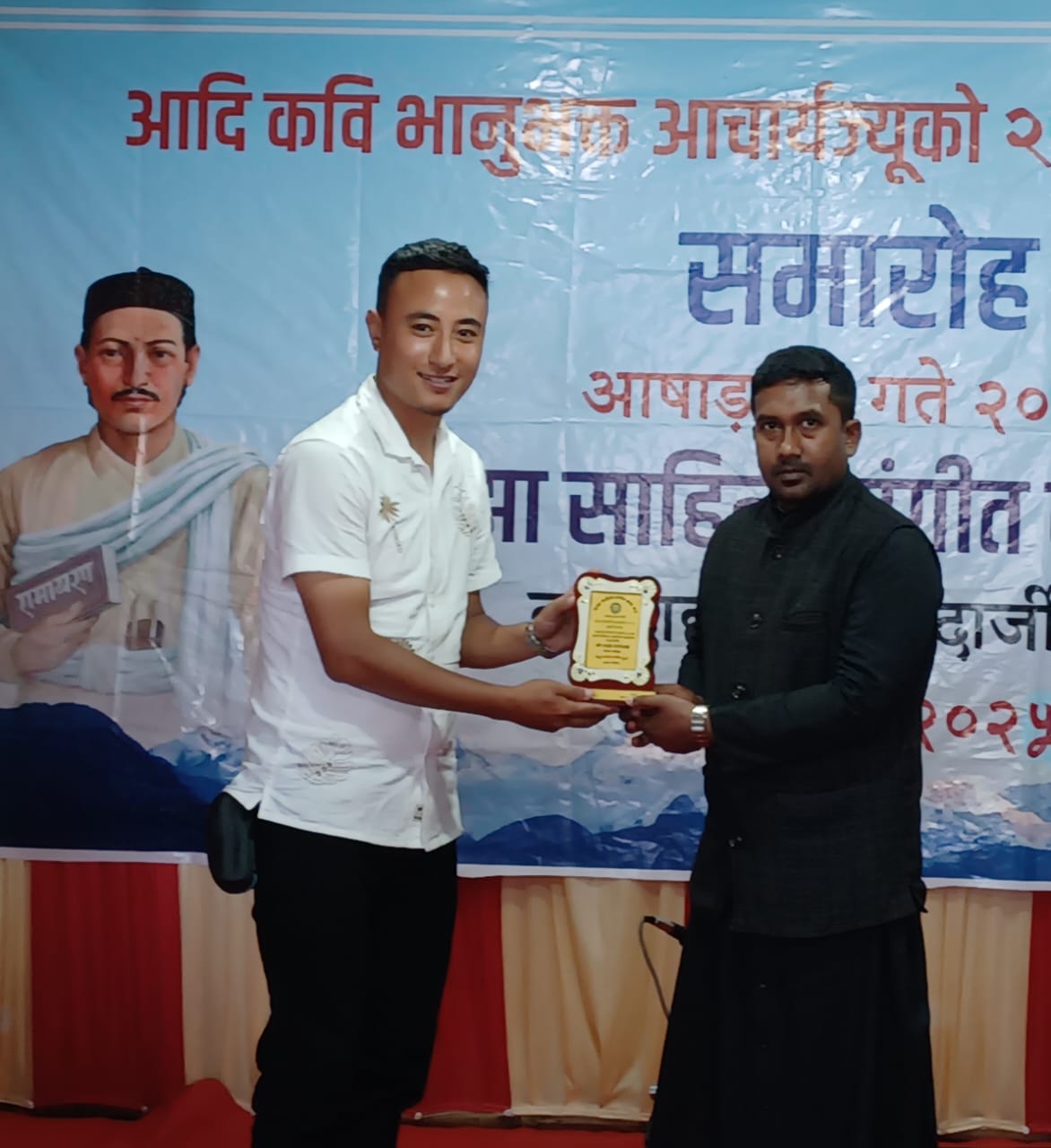 Read more about the article भानु जयन्तीको असारमा चित्रकार उपहारलाई सम्मान